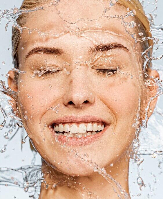 Instantly Moisturizes image